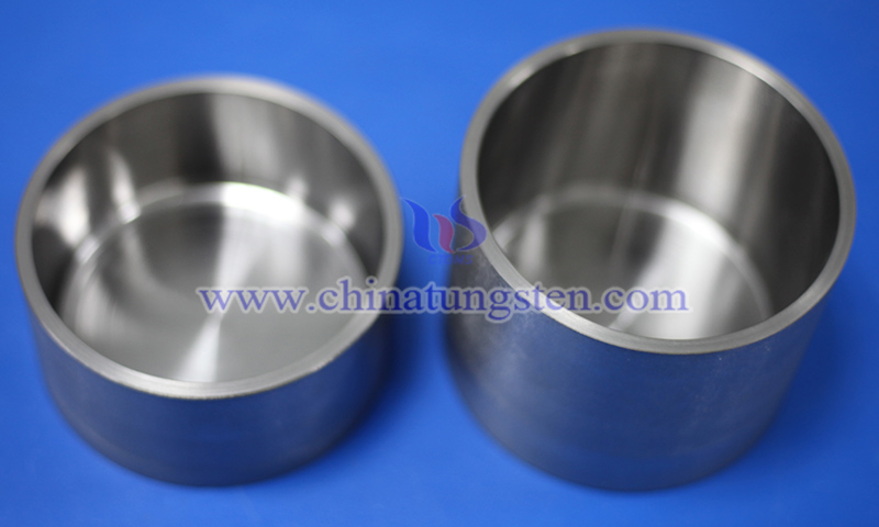 tungsten crucible in vacuum heat treatment picture
